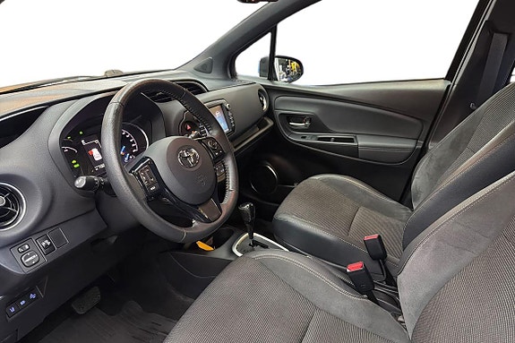 Toyota Yaris 14 of 21