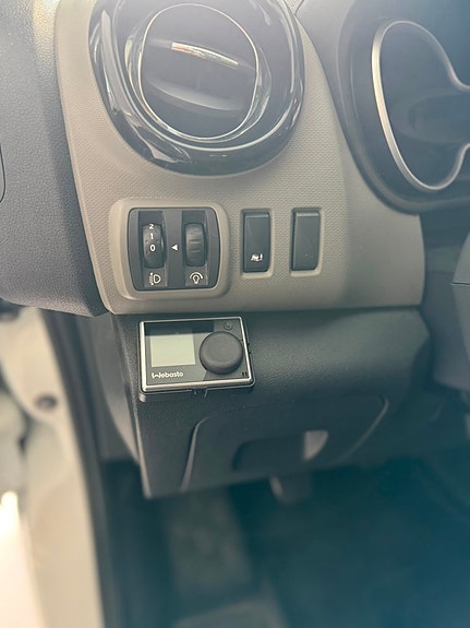 Nissan NV300 10 of 13