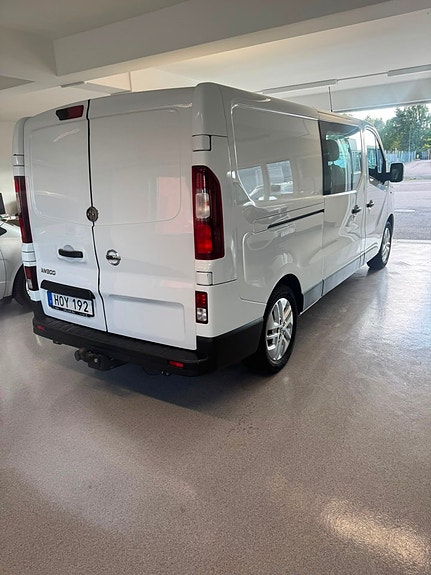 Nissan NV300 5 of 13