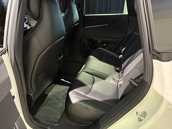 Mazda CX-6e 12 of 15