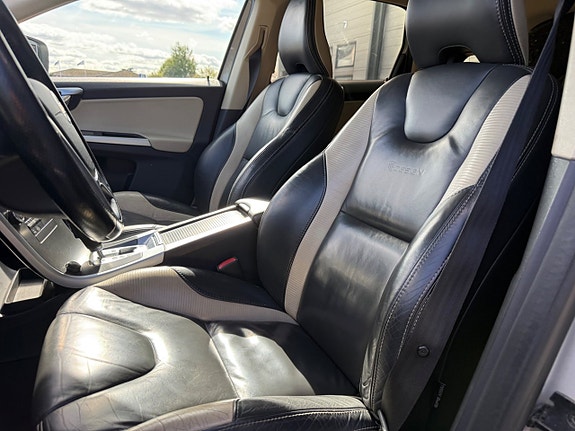Volvo XC60 8 of 11
