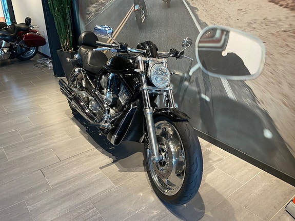 Harley-Davidson VRSCB V-Rod 2 of 6
