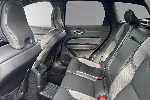 Volvo XC60 9 of 14