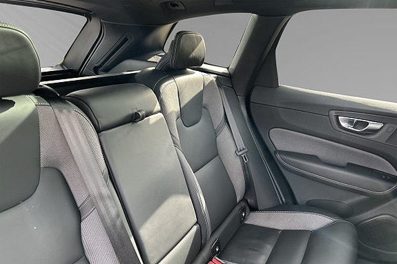 Volvo XC60 12 of 14
