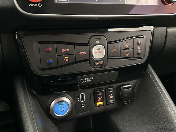 Nissan Leaf 27 of 30