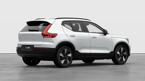 Volvo EX40 9 of 25