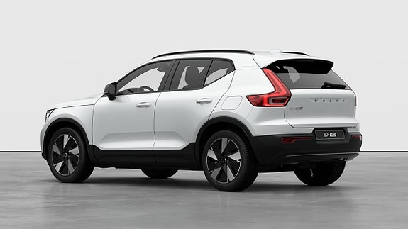 Volvo EX40 8 of 25