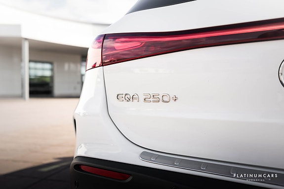 Mercedes-Benz EQA250+ 17 of 18