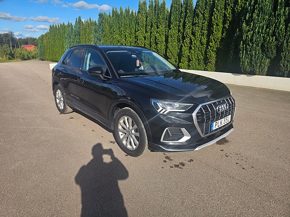 Audi Q3 2 of 11