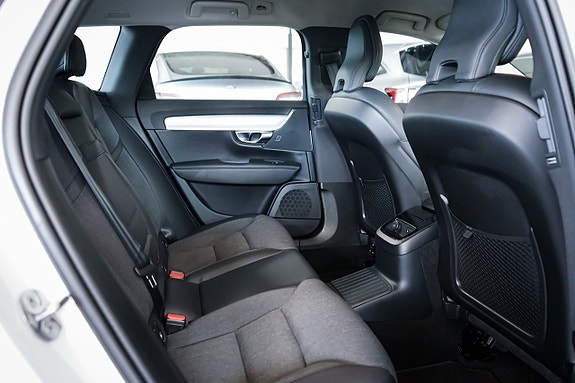 Volvo V90 24 of 28