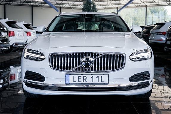 Volvo V90 2 of 28