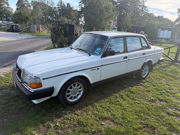 Volvo 244 25 of 30