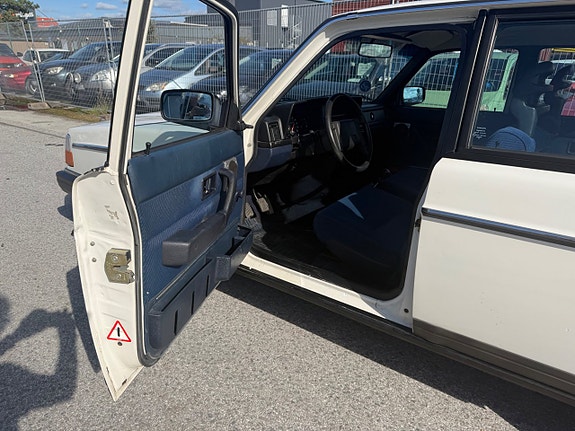 Volvo 244 19 of 30