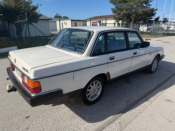 Volvo 244 16 of 30