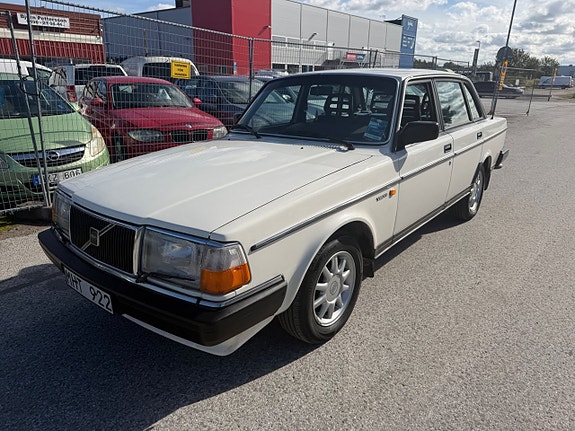 Volvo 244 2 of 30