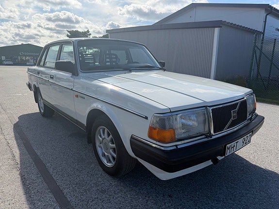 Volvo 244 4 of 30