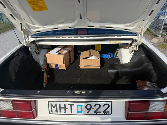 Volvo 244 11 of 30