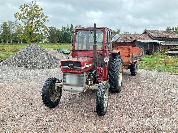 Traktor med tippvagn MASSEY-FERGUSON 135 2 of 6