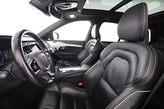 Volvo XC90 11 of 30