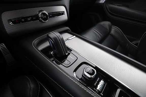 Volvo XC90 26 of 30