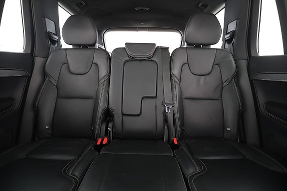 Volvo XC90 16 of 30