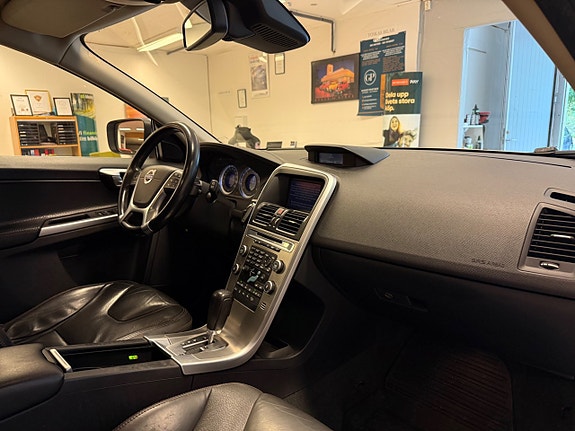 Volvo XC60 8 of 18