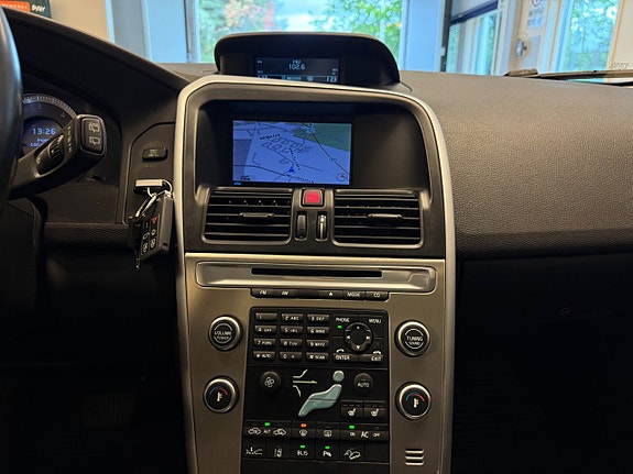 Volvo XC60 11 of 18