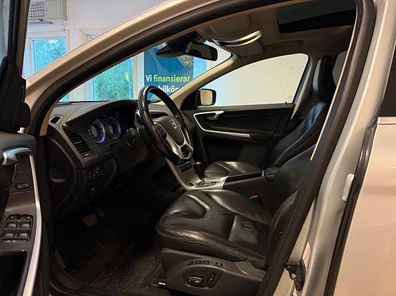 Volvo XC60 12 of 18