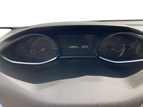 Peugeot 308 SW 8 of 15