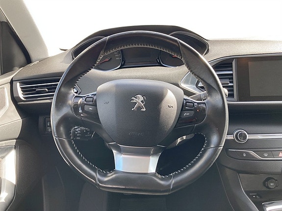 Peugeot 308 SW 7 of 15