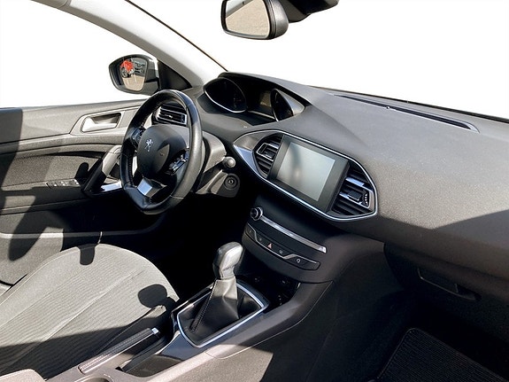 Peugeot 308 SW 11 of 15