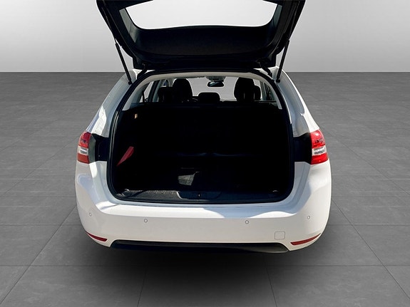 Peugeot 308 SW 15 of 15