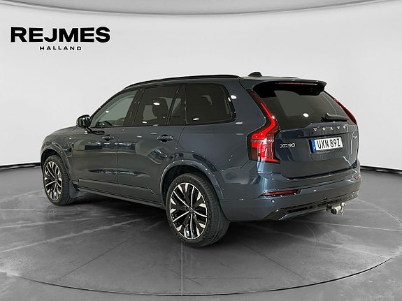 Volvo XC90 2 of 16