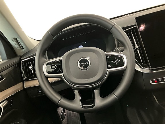 Volvo XC90 11 of 16