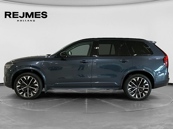 Volvo XC90 3 of 16