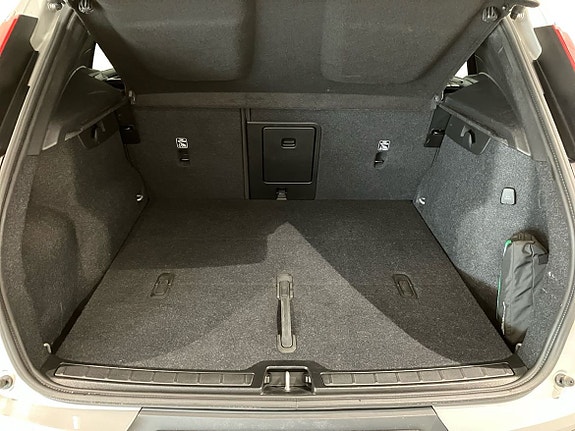 Volvo XC40 14 of 15