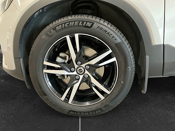 Volvo XC40 10 of 15