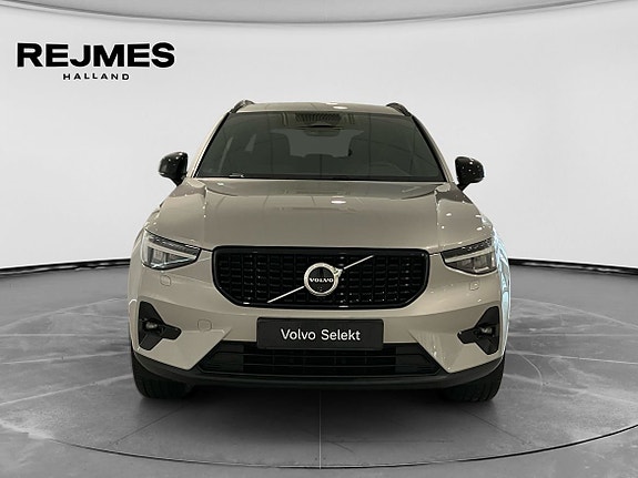 Volvo XC40 9 of 15