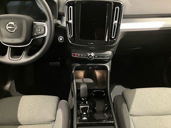 Volvo XC40 13 of 15