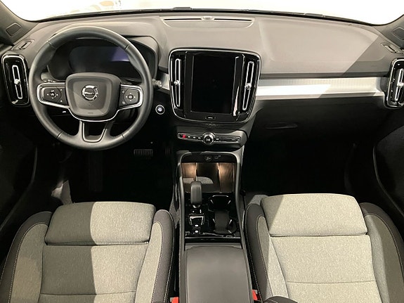 Volvo XC40 6 of 15