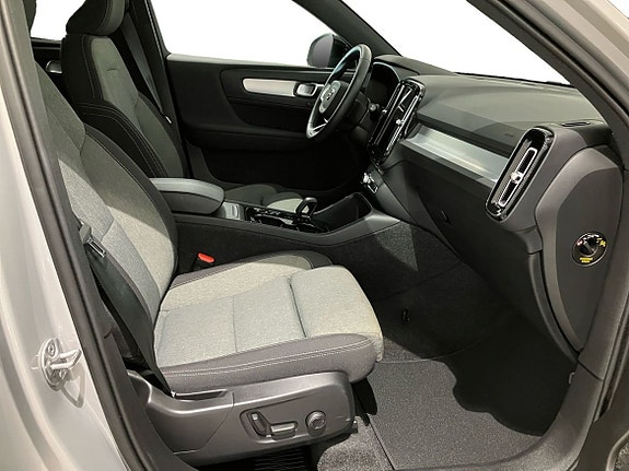 Volvo XC40 5 of 15
