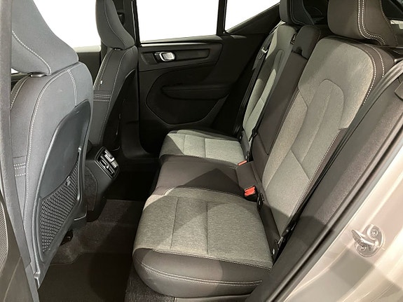 Volvo XC40 7 of 15