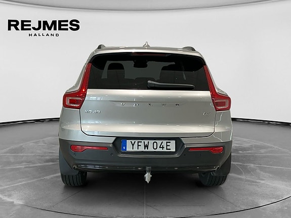 Volvo XC40 8 of 15