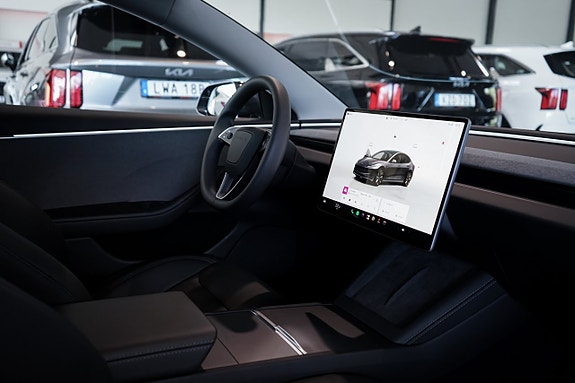 Tesla Model 3 23 of 27