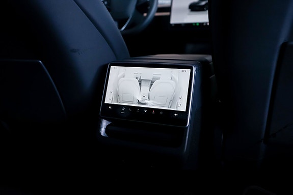 Tesla Model 3 20 of 27
