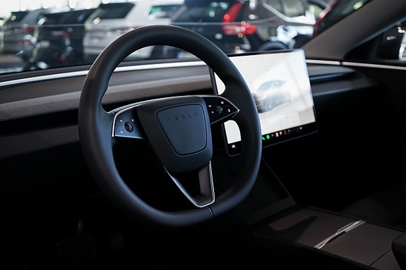 Tesla Model 3 10 of 27