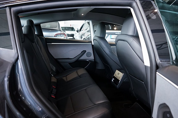 Tesla Model 3 9 of 27