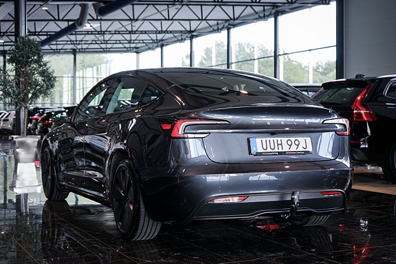 Tesla Model 3 7 of 27