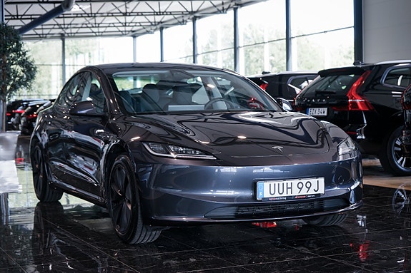 Tesla Model 3 3 of 27