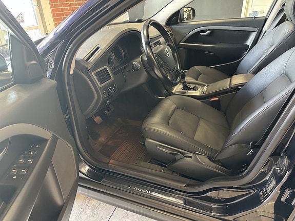 Volvo V70 15 of 22